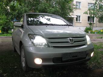 2002 Toyota ist Pictures