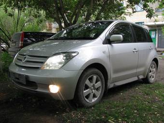 2002 Toyota ist Photos