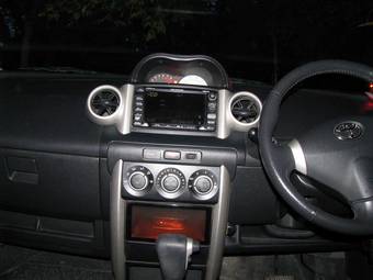 2002 Toyota ist Photos