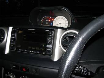 2002 Toyota ist Pictures