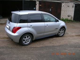 2002 Toyota ist Photos