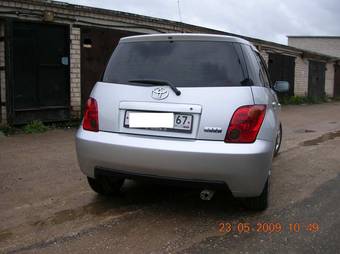 2002 Toyota ist Pictures