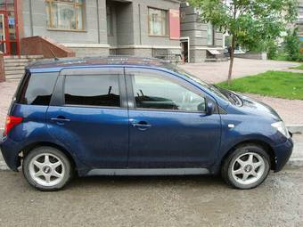 2002 Toyota ist Photos