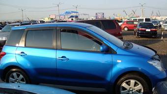 2002 Toyota ist Pictures