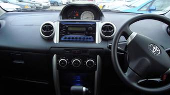 2002 Toyota ist Photos