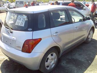 2002 Toyota ist Photos