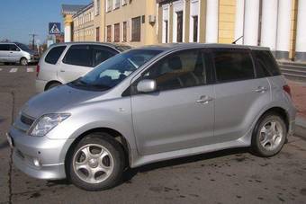 2002 Toyota ist Pictures