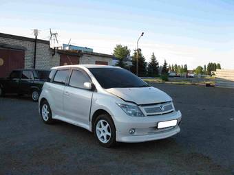 2002 Toyota ist Photos