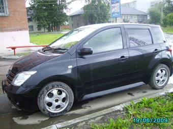 2002 Toyota ist Photos