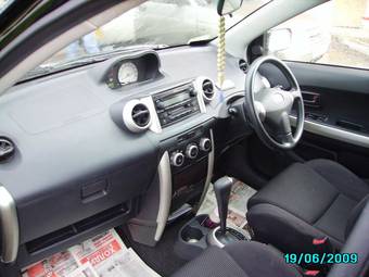 2002 Toyota ist Photos