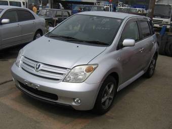 2002 Toyota ist Photos