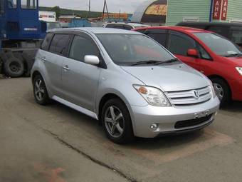2002 Toyota ist Photos
