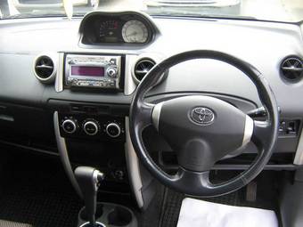 2002 Toyota ist Images