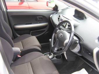 2002 Toyota ist Pictures