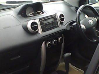 2002 Toyota ist Pictures