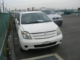 2002 Toyota ist Photos