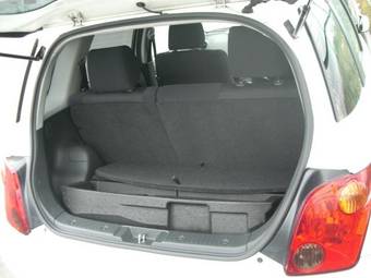 2002 Toyota ist Images