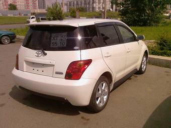 2002 Toyota ist Pictures