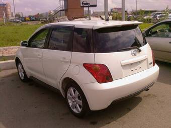 2002 Toyota ist Photos