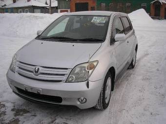 2002 Toyota ist Photos