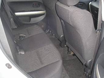 2002 Toyota ist Photos