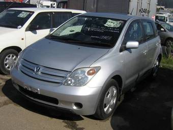 2002 Toyota ist Pics