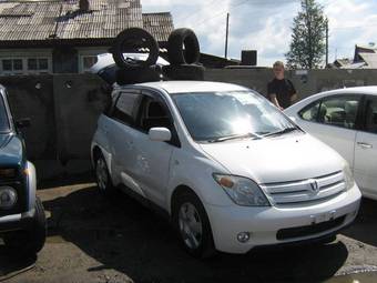 2002 Toyota ist Pics