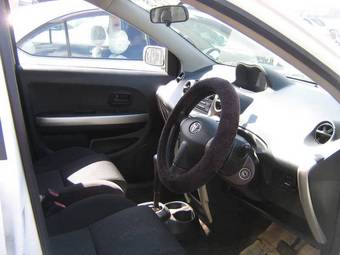 2002 Toyota ist Pictures