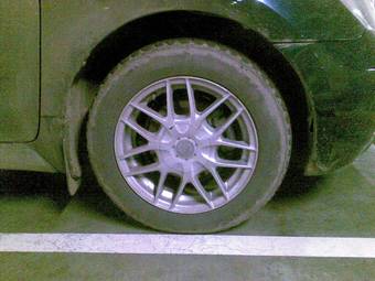 2002 Toyota ist Photos