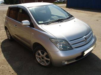2002 Toyota ist Photos