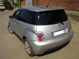 2002 Toyota ist Photos