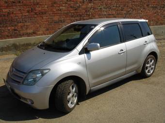 2002 Toyota ist Photos