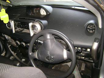 2002 Toyota ist Photos