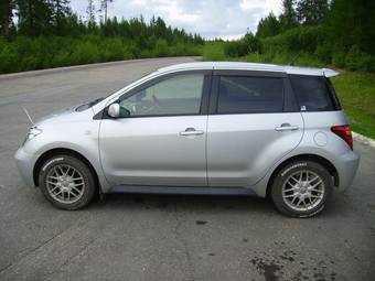 2002 Toyota ist Photos