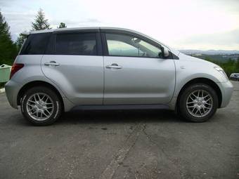 2002 Toyota ist Pictures