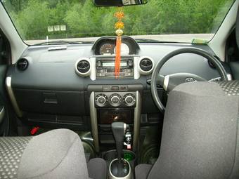 2002 Toyota ist Photos