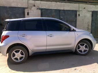 2002 Toyota ist Pictures