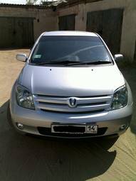 2002 Toyota ist Photos