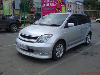 2002 Toyota ist Photos