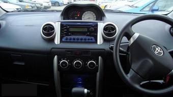 2002 Toyota ist Pictures
