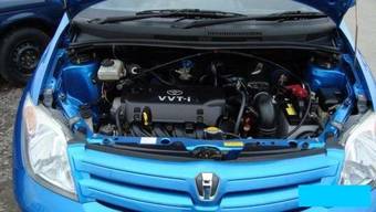 2002 Toyota ist Pictures