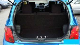 2002 Toyota ist Pictures