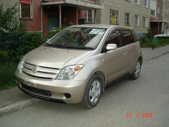 2002 Toyota ist Pictures