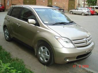 2002 Toyota ist Pictures