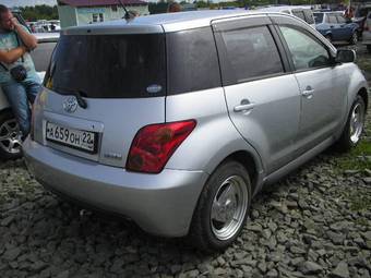 2002 Toyota ist Pictures