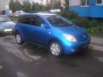 2002 Toyota ist Photos