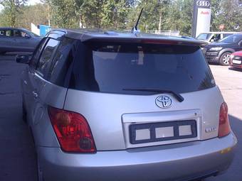 2002 Toyota ist Photos