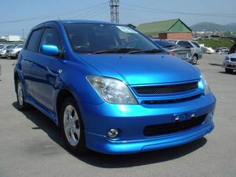 2002 Toyota ist Photos