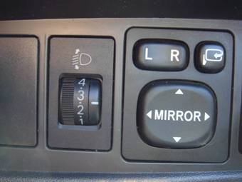 2002 Toyota ist Pictures