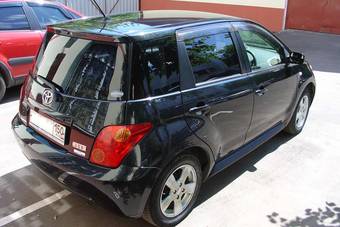 2002 Toyota ist Photos